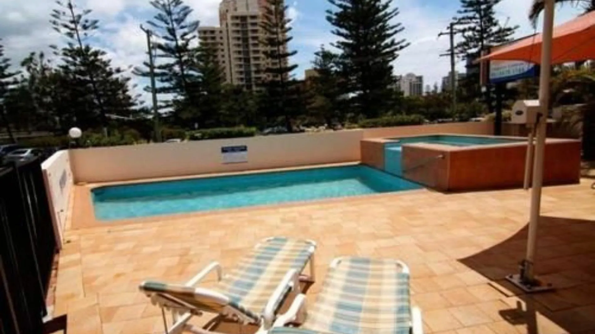 *** Aparthotel Barbados Holiday Apartments Broadbeach Australia